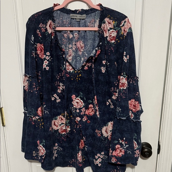Absolutely Famous Navy Floral Blouse - Picture 1 of 3